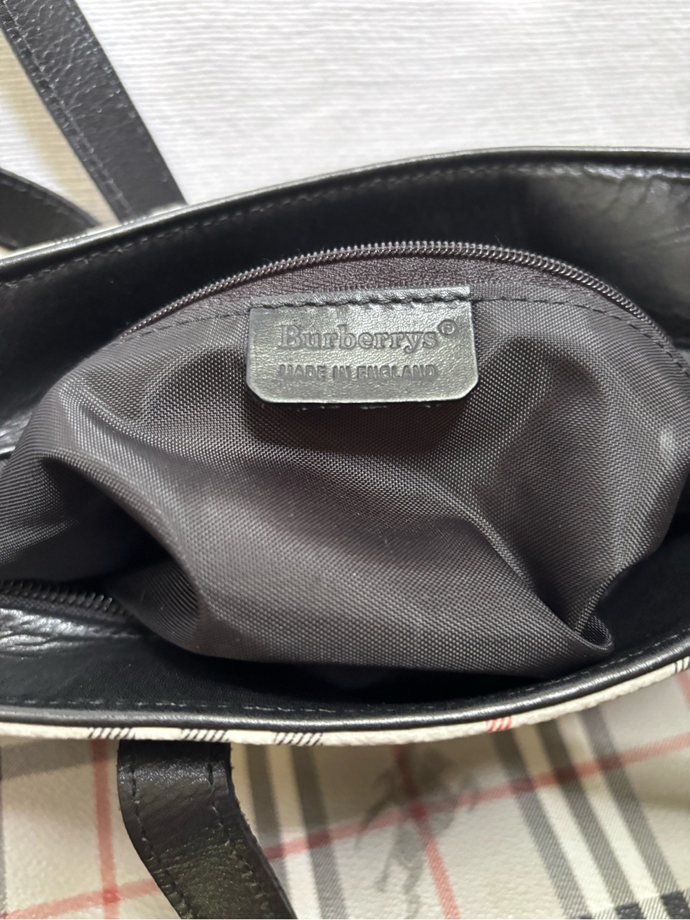 Women’s Vintage Burberry Gray Plaid Handbag - Picture 5 of 11